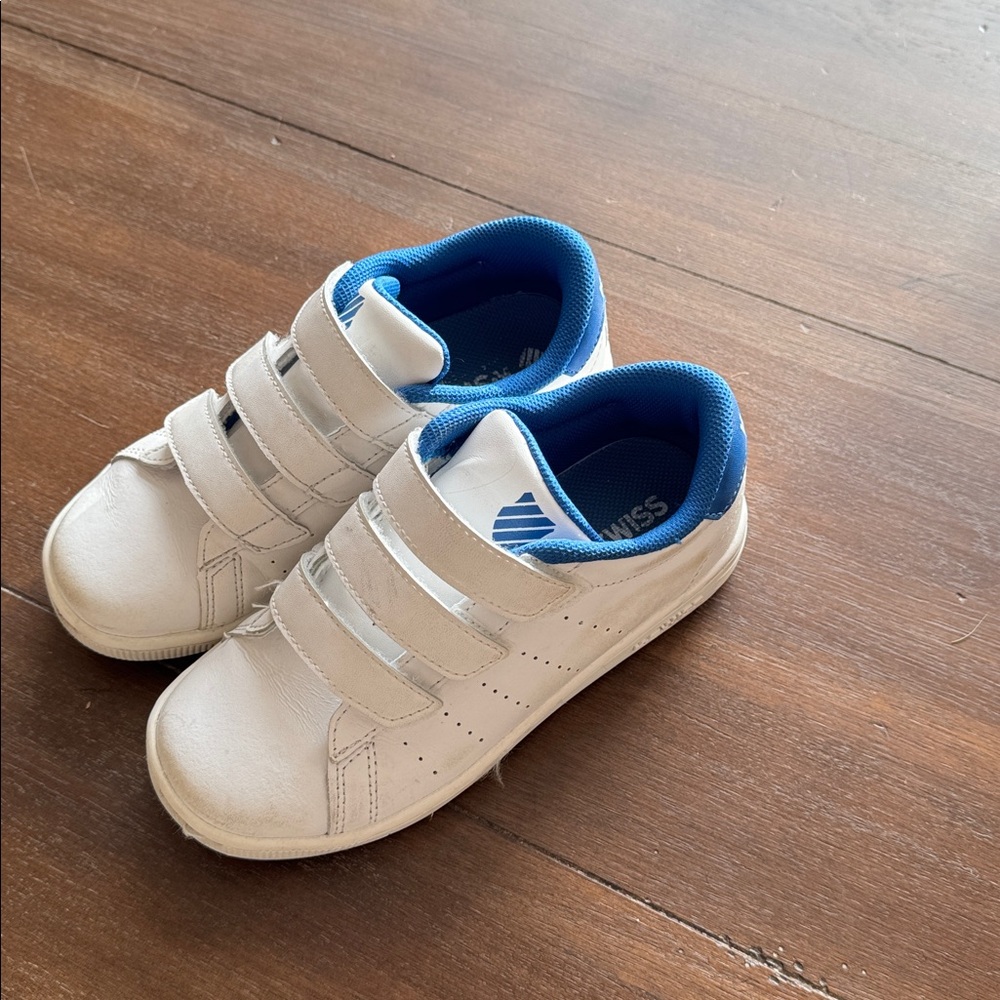 Size 1.5 K-Swiss Kids' Clean Court 3-Strap Sneaker